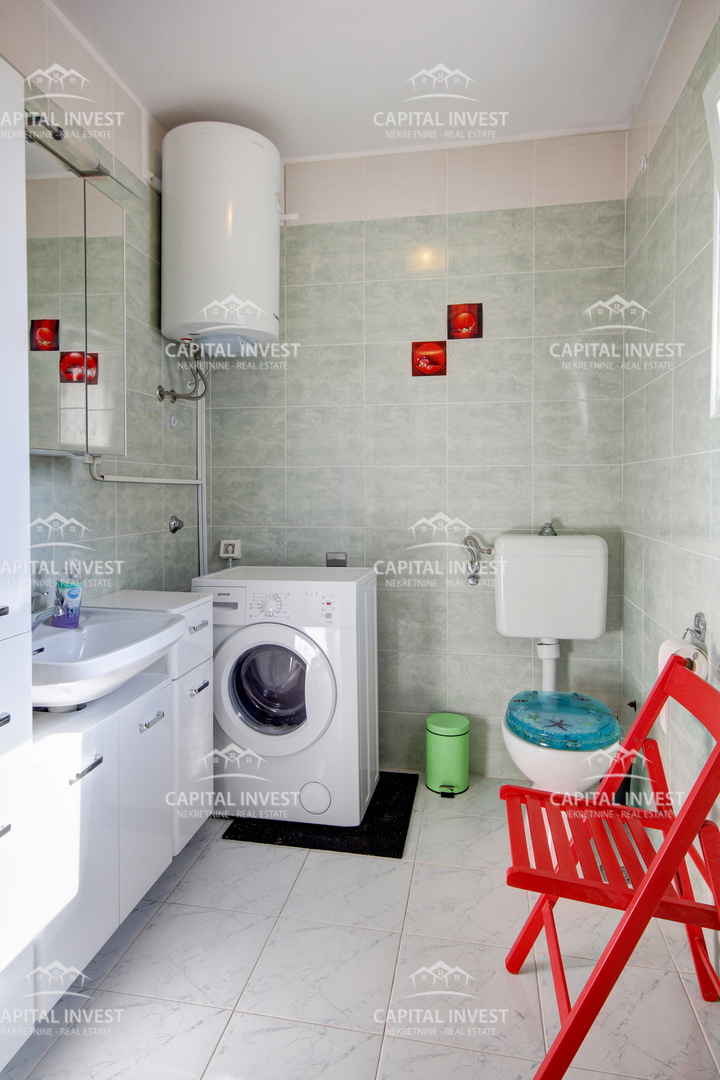 Hiša, dva stanovanja, bazen, velika parcela, Barban, Istra