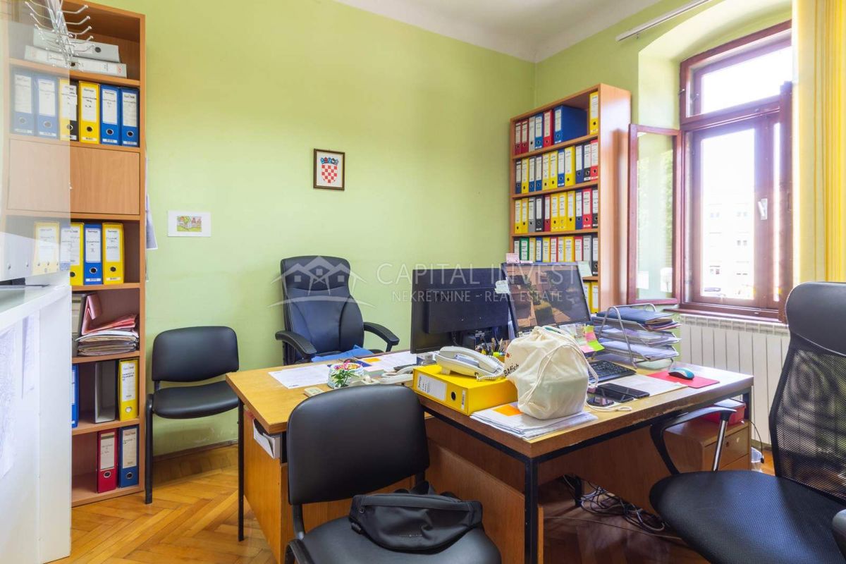 Stanovanje v samem centru, petsobno, Pula