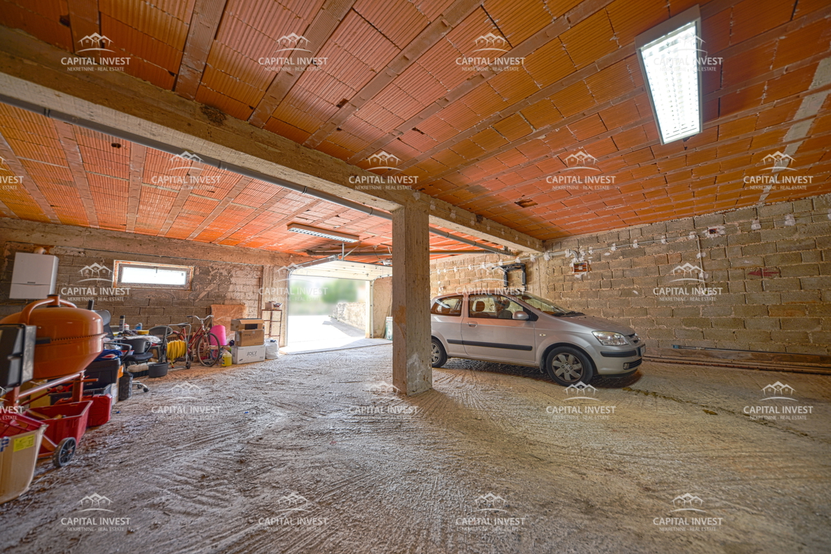 Trosobno stanovanje, garaža, Pula, Istra