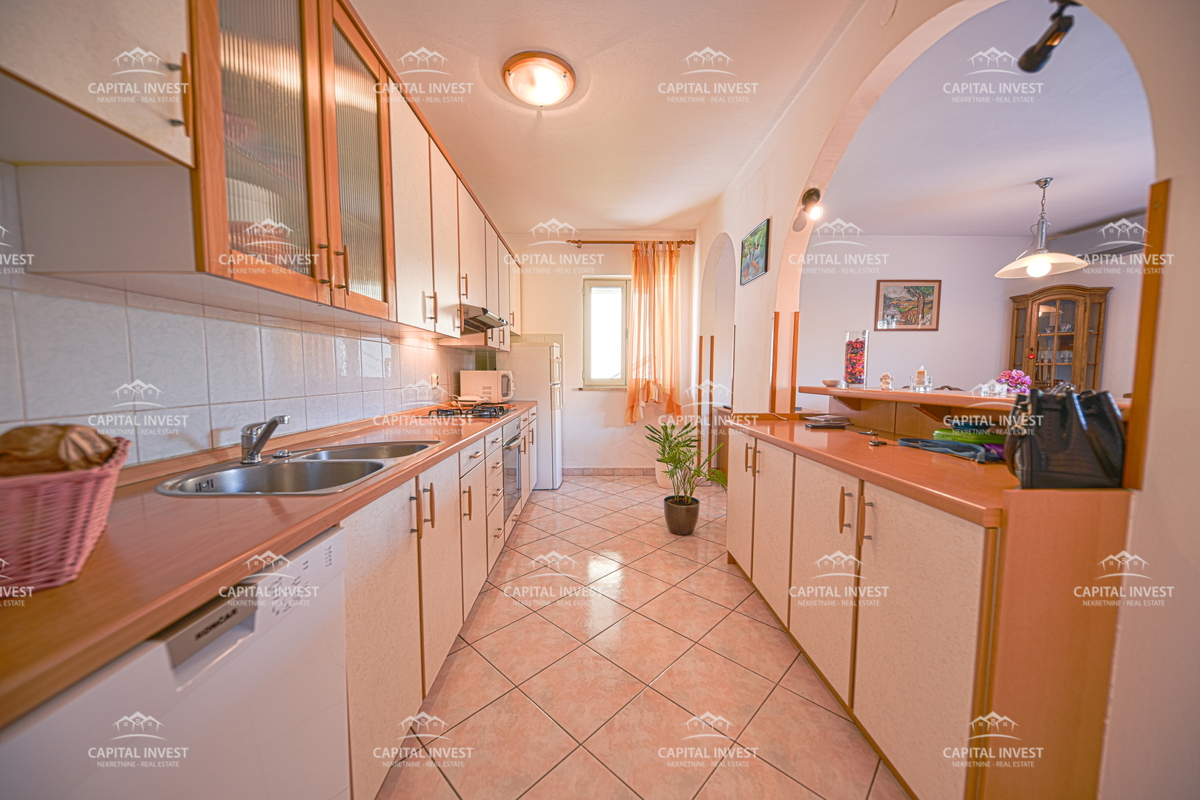 Trosobno stanovanje, garaža, Pula, Istra