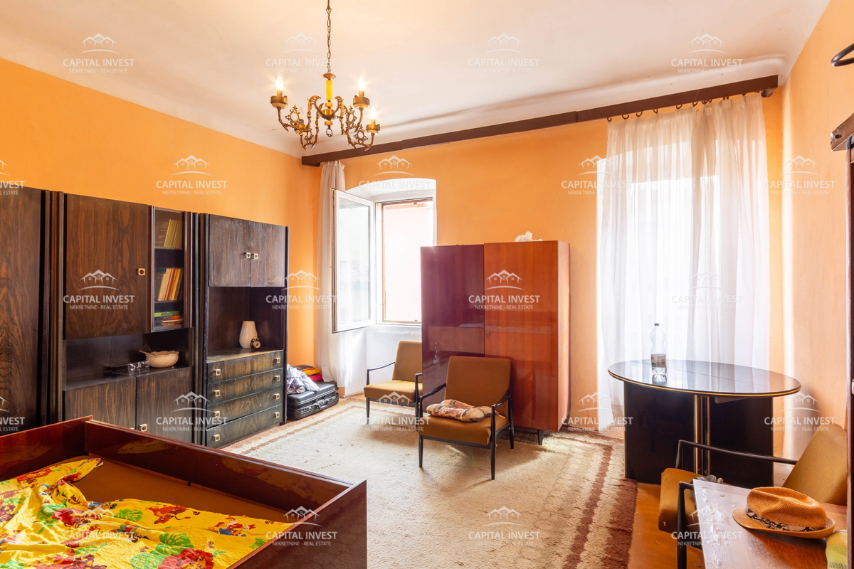 Štirisobno stanovanje v samem središču Pule, Istra