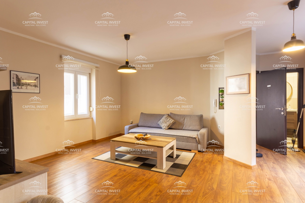 Stan 50 m od obale, Pula