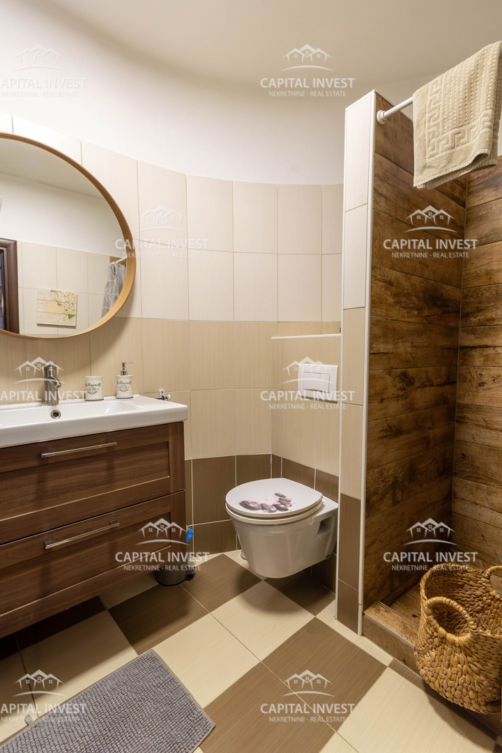 Stan 50 m od obale, Pula