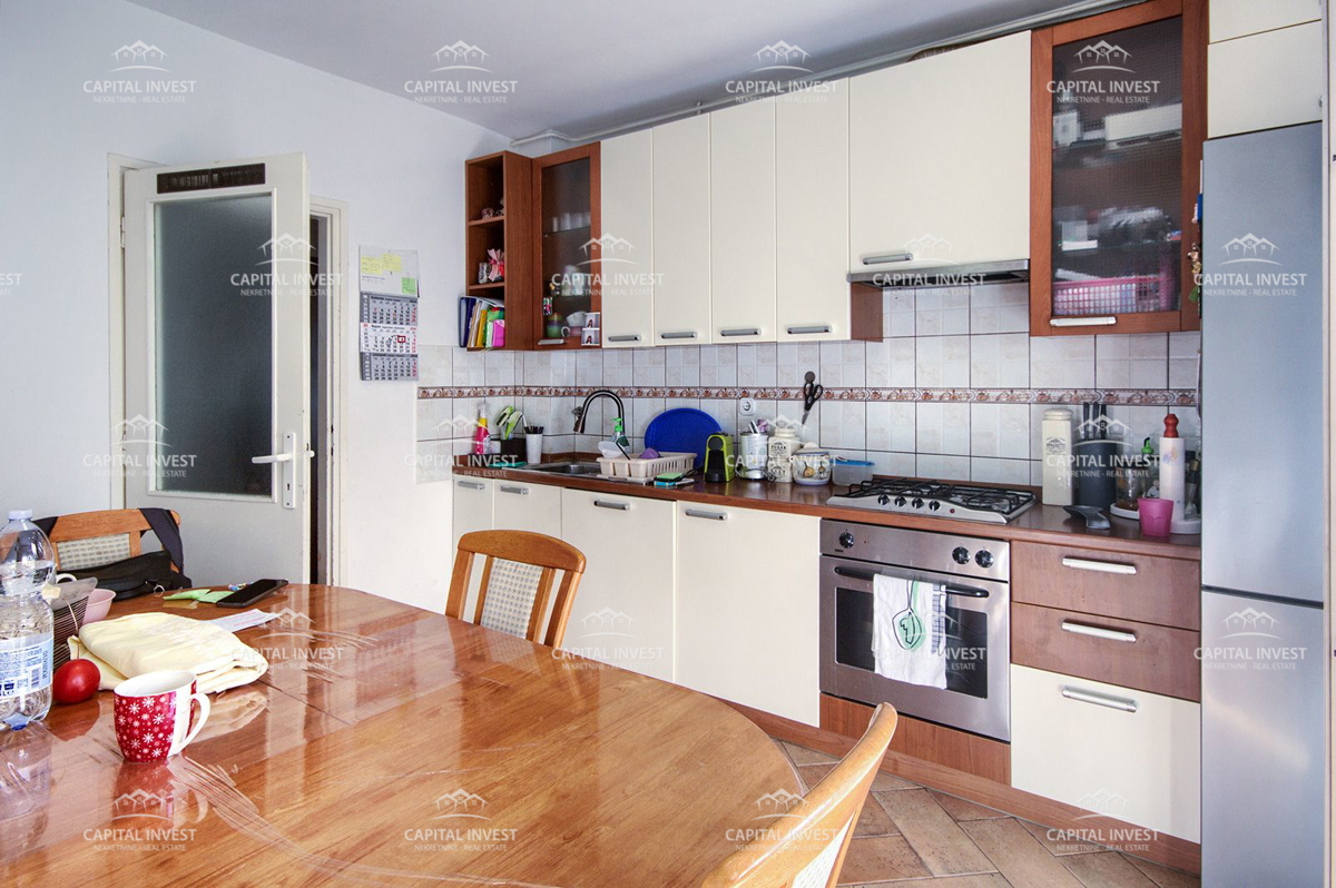 Dvosobno stanovanje, prvo nadstropje, center, Pula