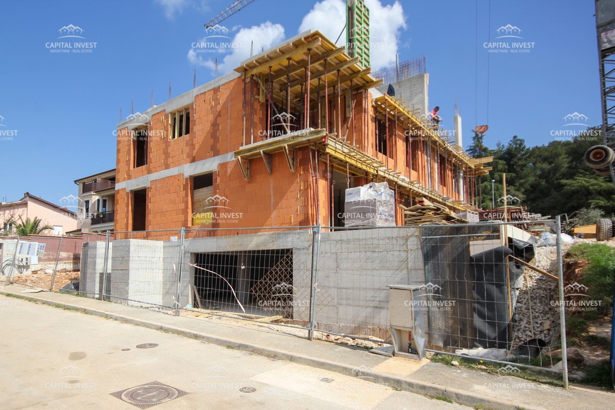 Stanovanje, štirisobno, pritličje, garaža, Veli Vrh, Pula, Istra