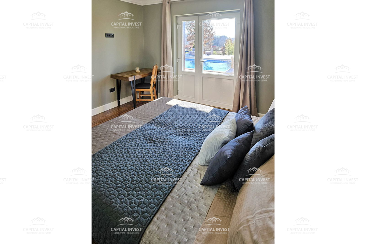 Hiša z bazenom na prostorni zemlji, Štokovci, Istra