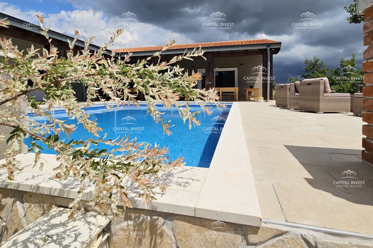 Hiša z bazenom na prostorni zemlji, Štokovci, Istra