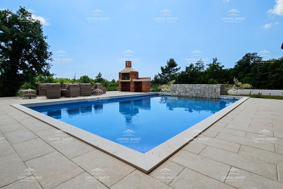 Hiša z bazenom na prostorni zemlji, Štokovci, Istra