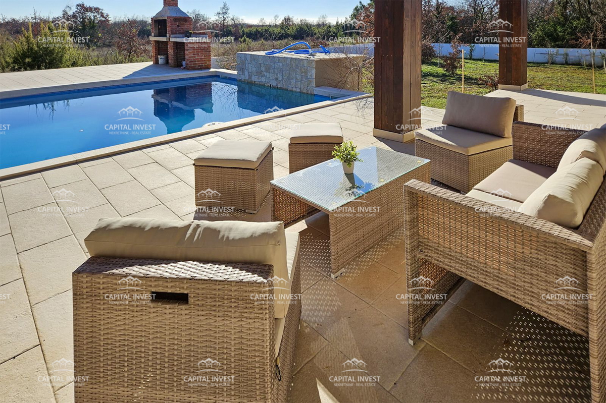 Hiša z bazenom na prostorni zemlji, Štokovci, Istra