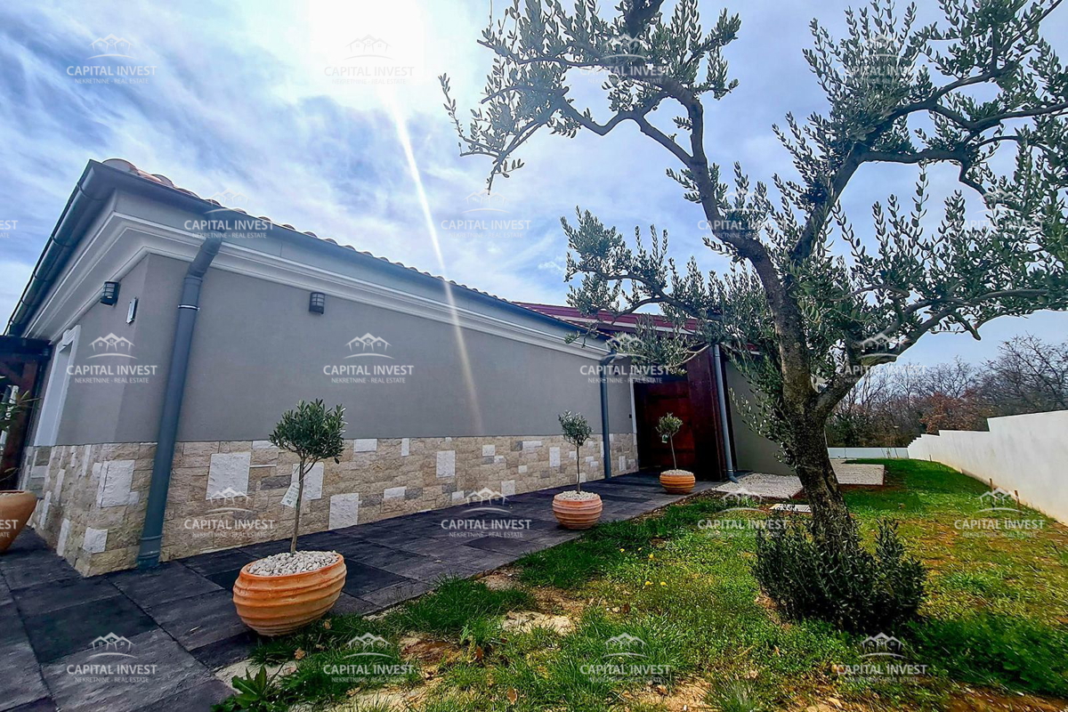 Hiša z bazenom na prostorni zemlji, Štokovci, Istra