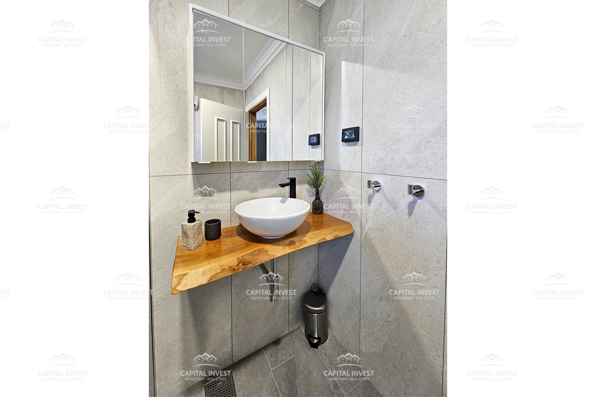 Hiša z bazenom na prostorni zemlji, Štokovci, Istra