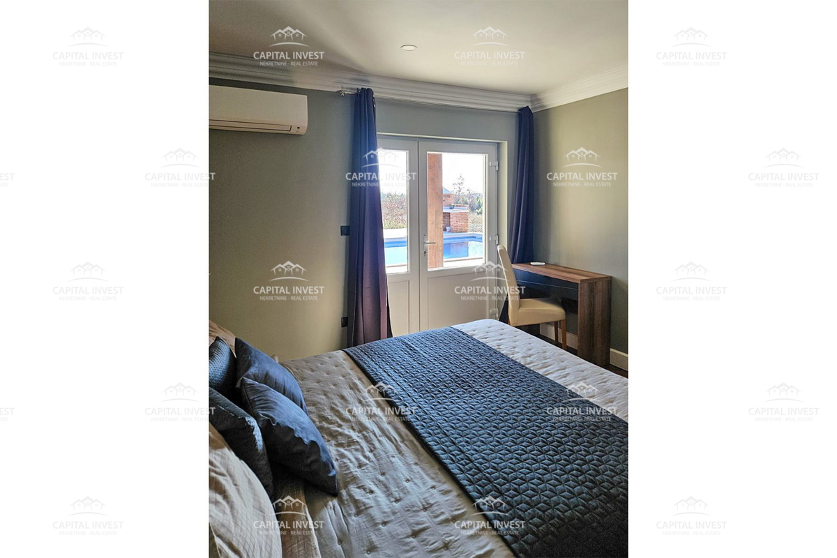 Hiša z bazenom na prostorni zemlji, Štokovci, Istra