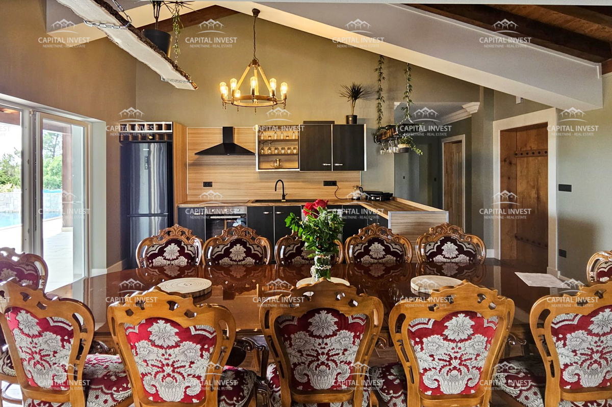 Hiša z bazenom na prostorni zemlji, Štokovci, Istra