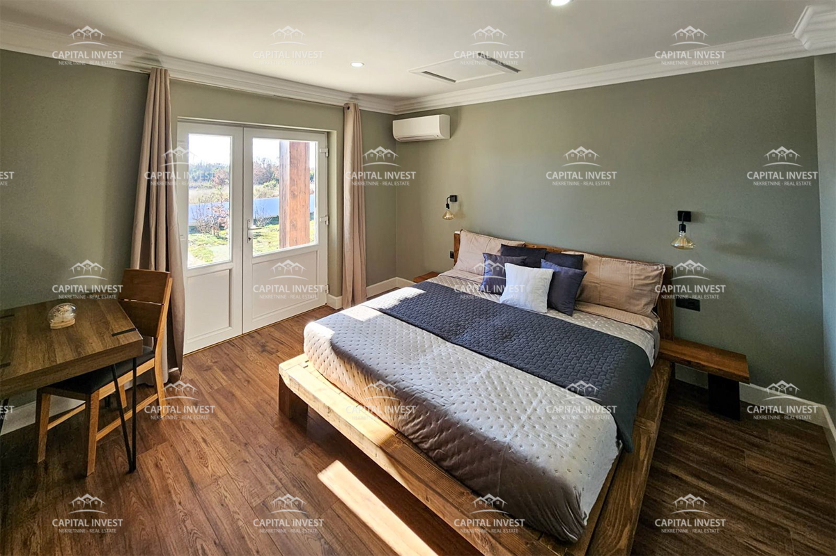 Hiša z bazenom na prostorni zemlji, Štokovci, Istra