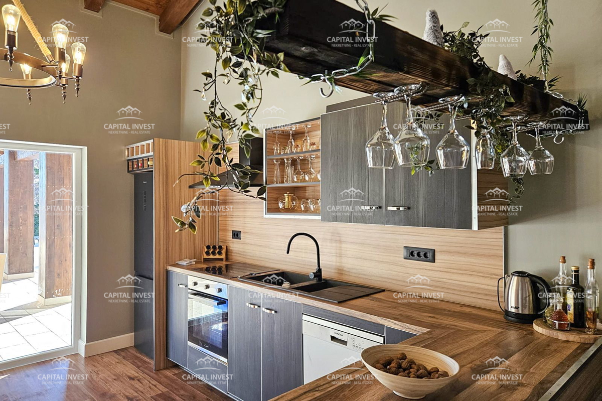 Hiša z bazenom na prostorni zemlji, Štokovci, Istra