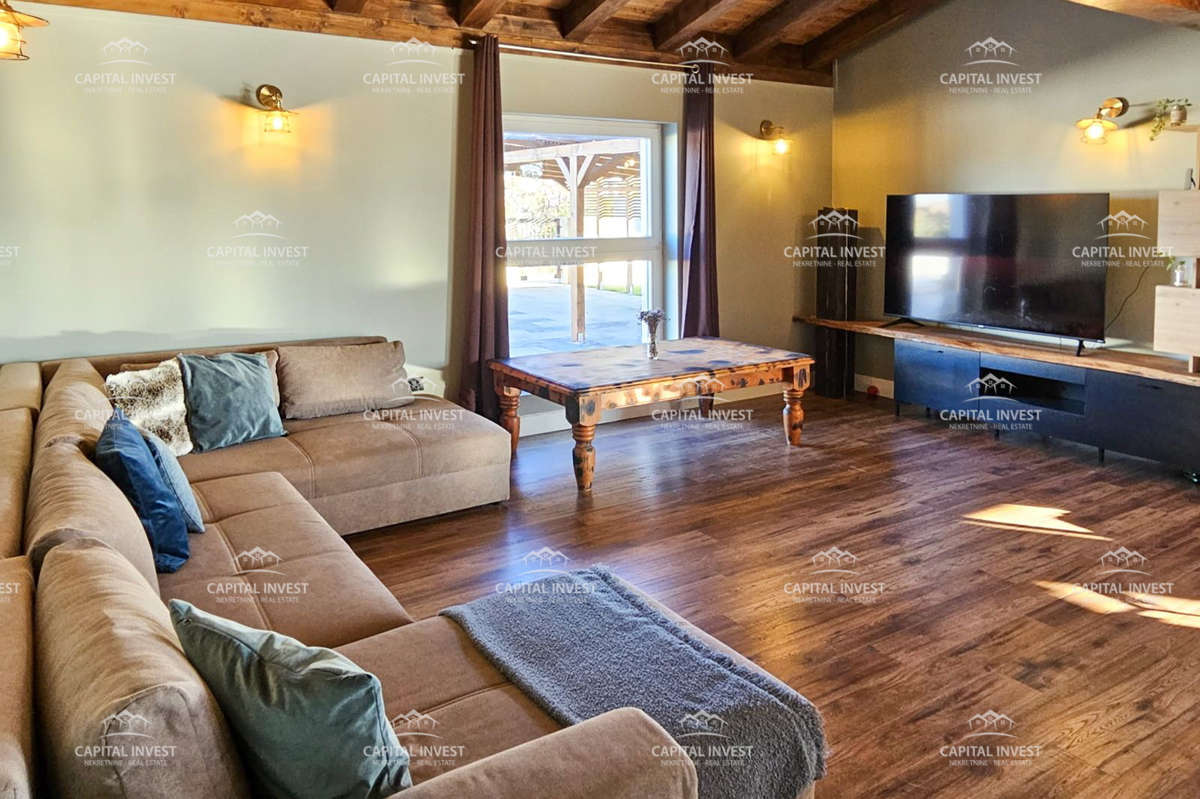 Hiša z bazenom na prostorni zemlji, Štokovci, Istra