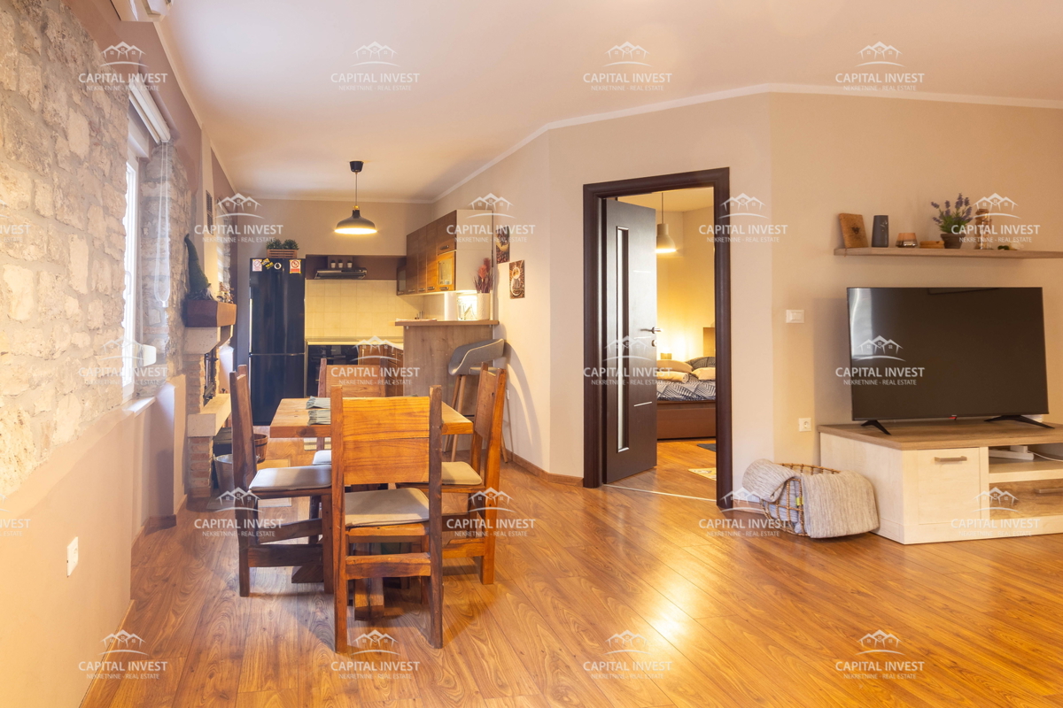 Stan 50 m od obale, Pula