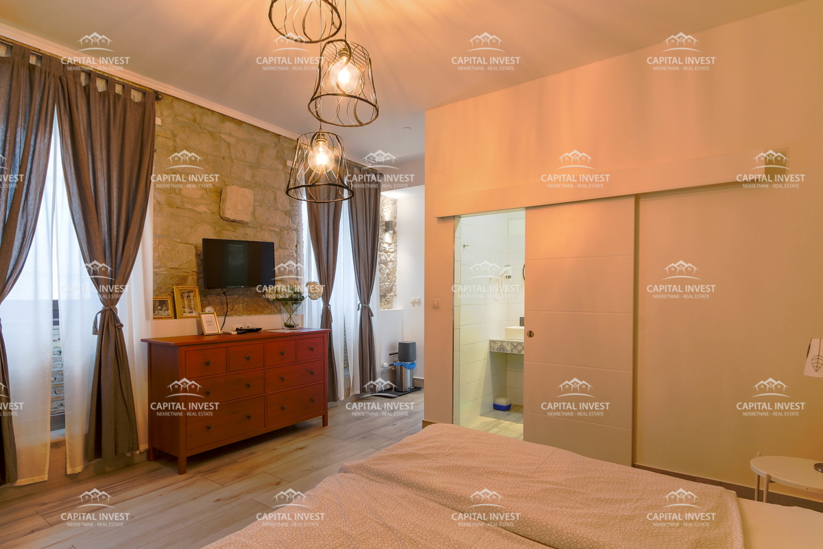 Stanovanje, trisobno, Center, Pula, Istra