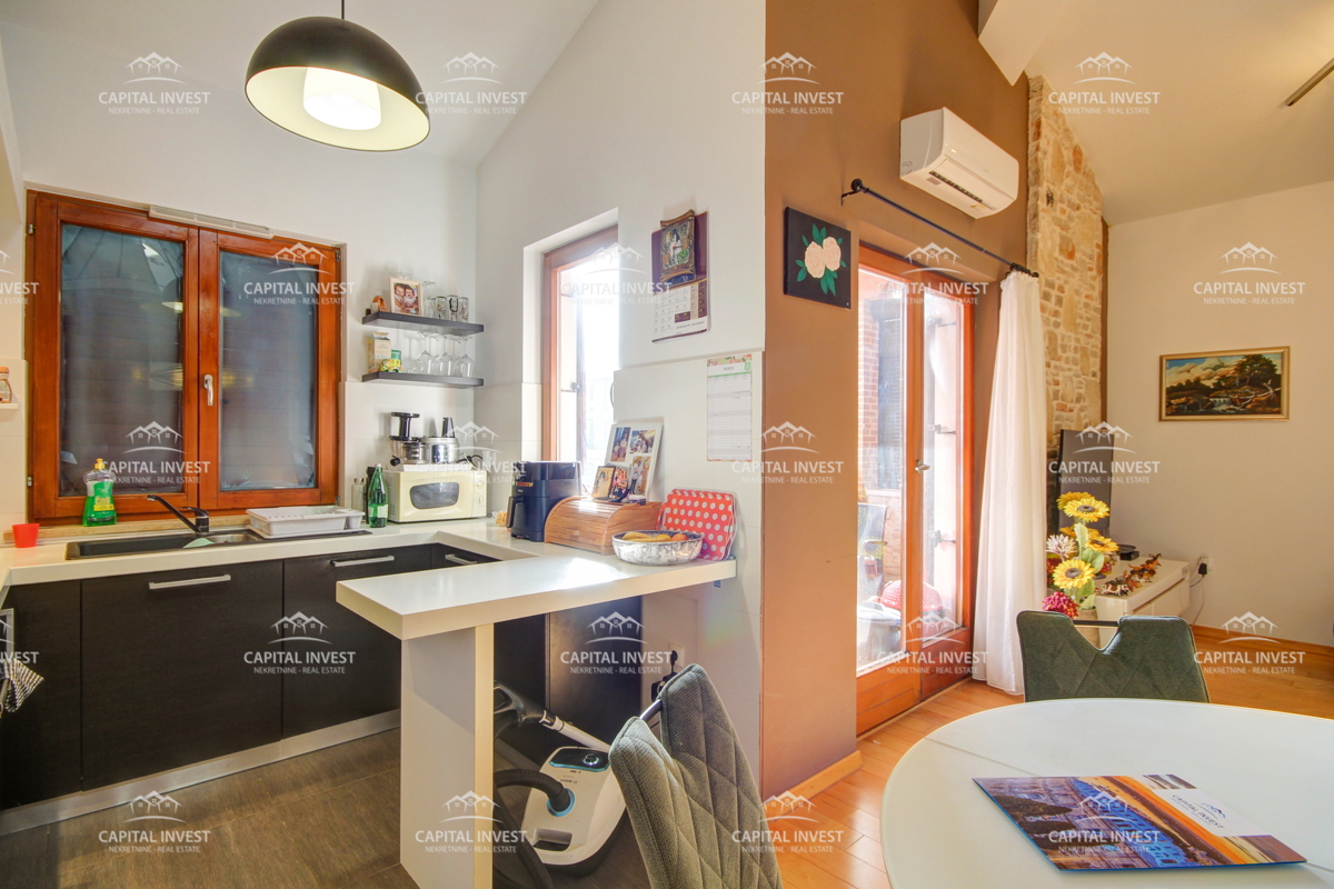 Stanovanje, trisobno, parkirno mesto, balkon, Pula, Istra