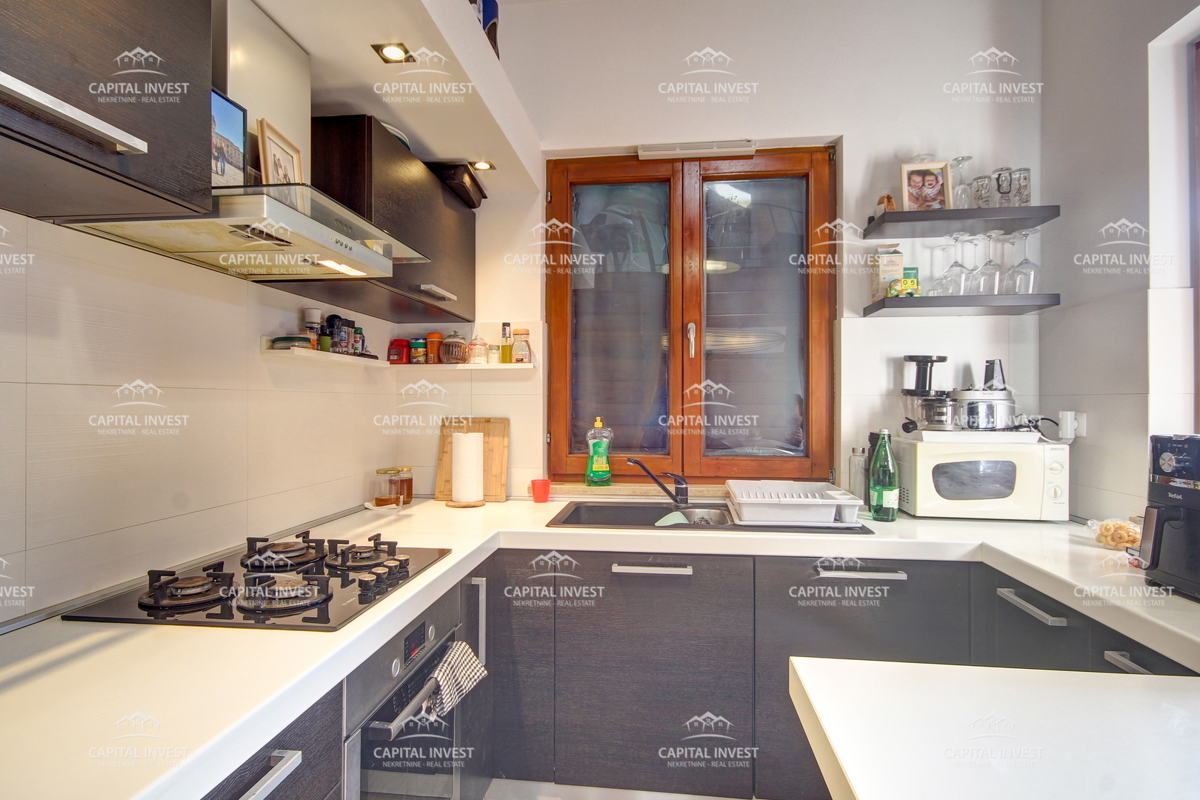 Stanovanje, trisobno, parkirno mesto, balkon, Pula, Istra