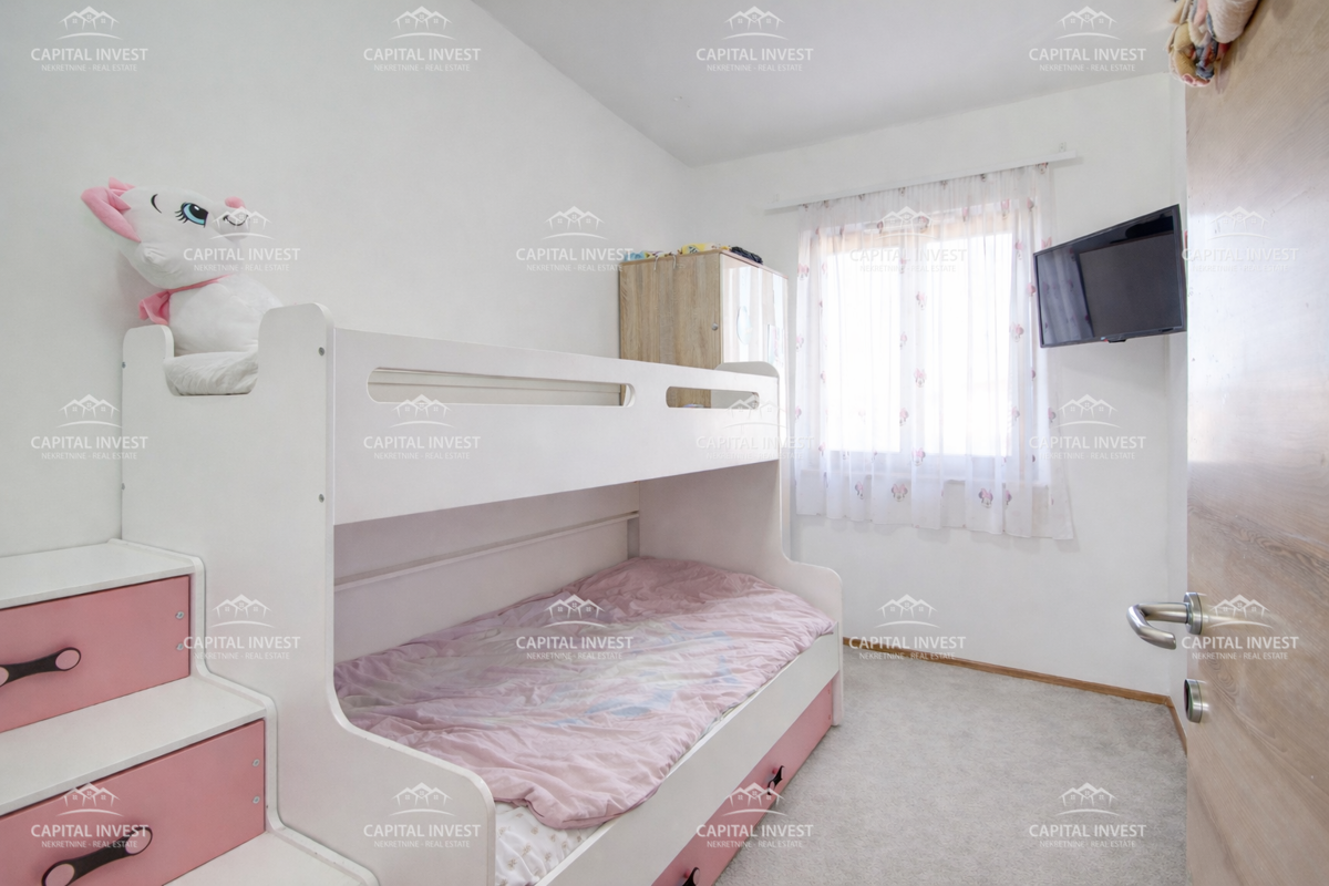 Stanovanje, trisobno, parkirno mesto, balkon, Pula, Istra