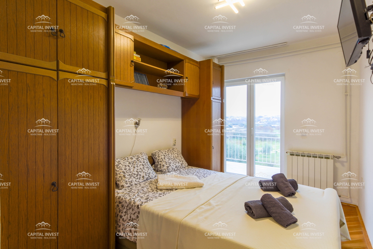 Stanovanje, trisobno, dvorišče, Pula, Istra