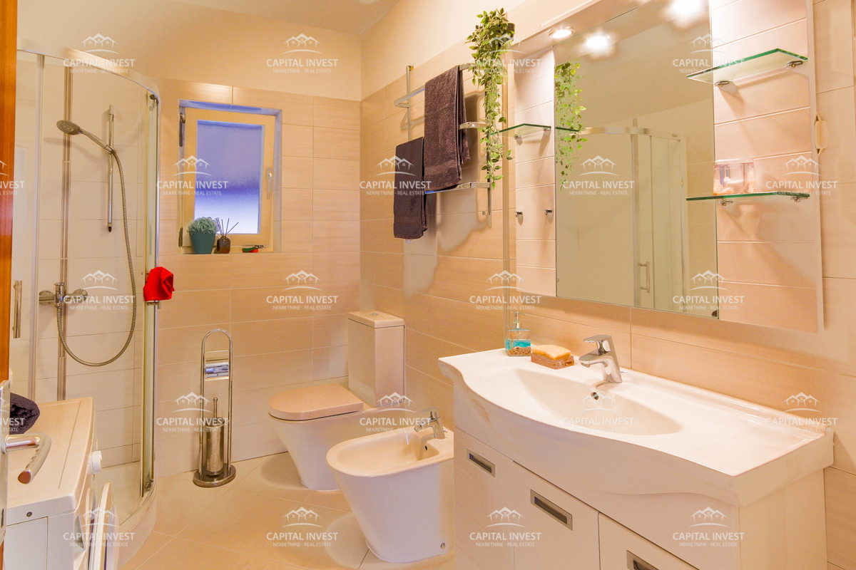 Stanovanje, trisobno, dvorišče, Pula, Istra