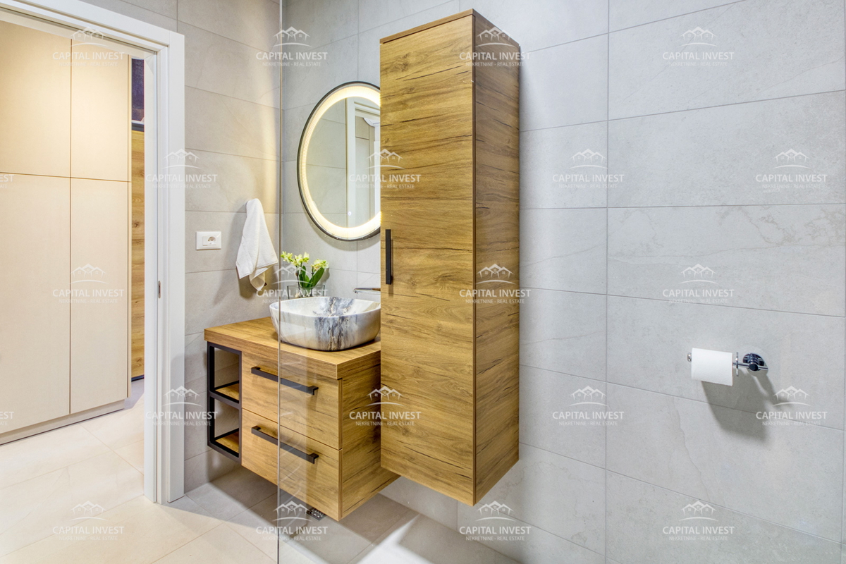 Stanovanje, trisobno, dve terasi, parkirišče, masažna kad, Pula, Istra