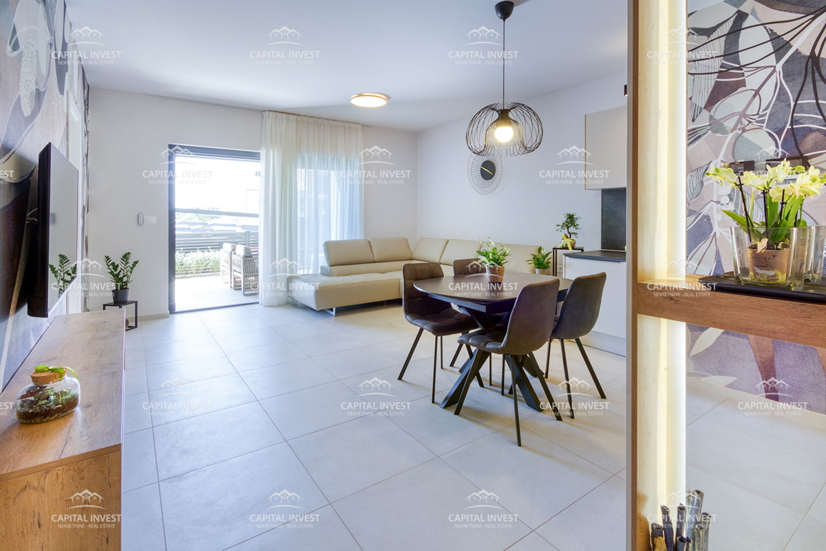 Stanovanje, trisobno, dve terasi, parkirišče, masažna kad, Pula, Istra