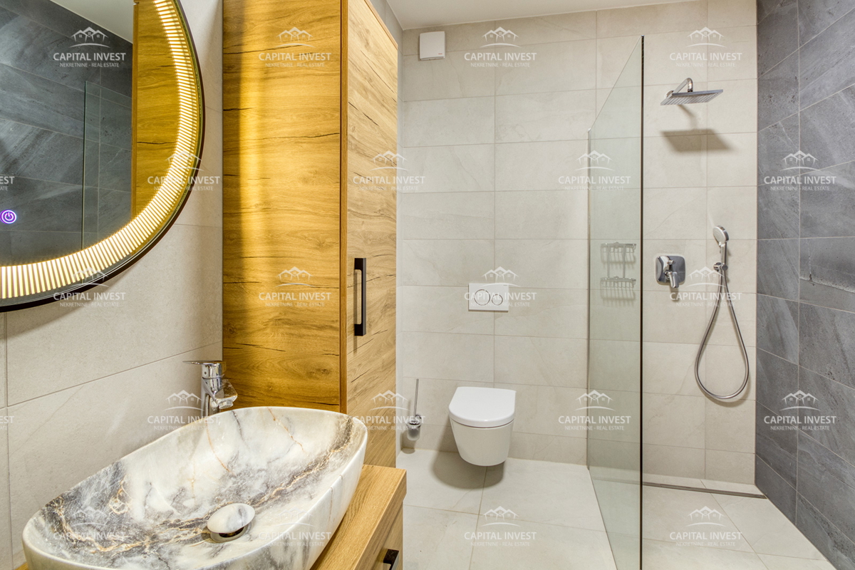 Stanovanje, trisobno, dve terasi, parkirišče, masažna kad, Pula, Istra