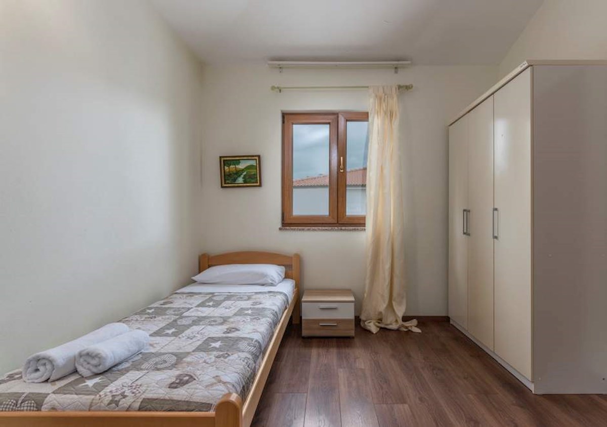 Poreč, 7km, samostojna hiša z bazenom