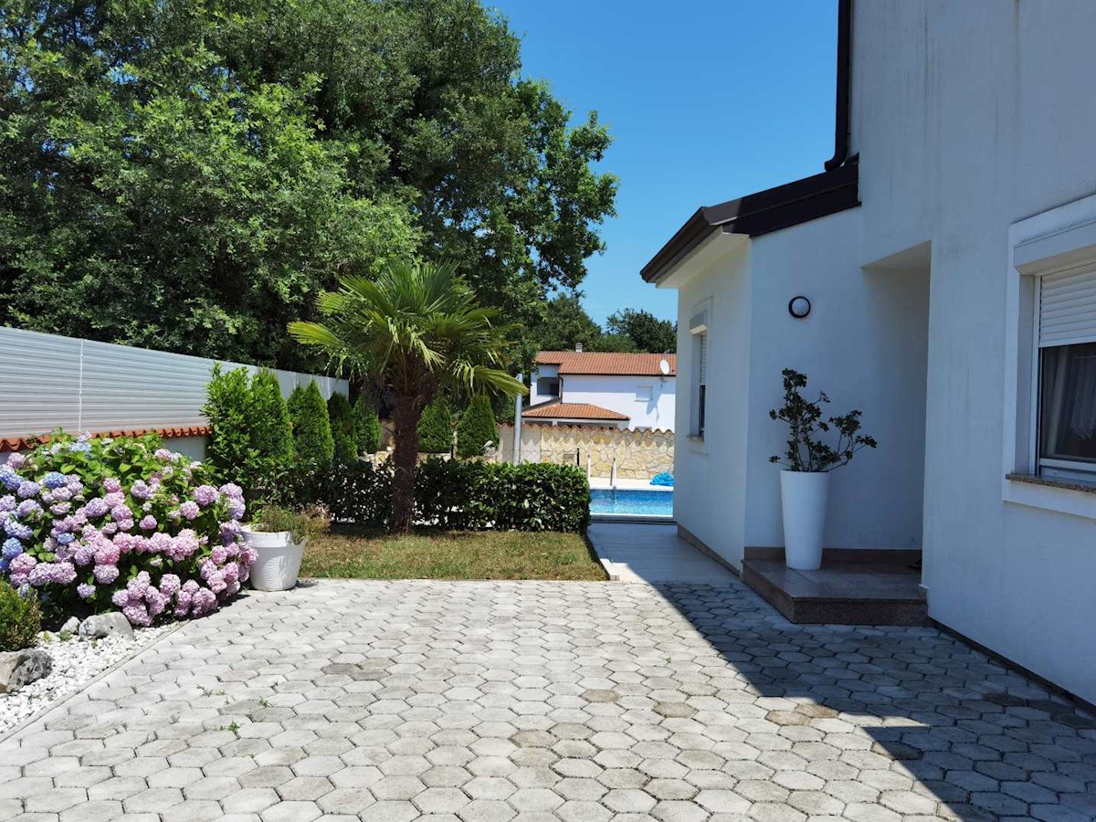Poreč, 5km, lepa, dvojna hiša z bazenom