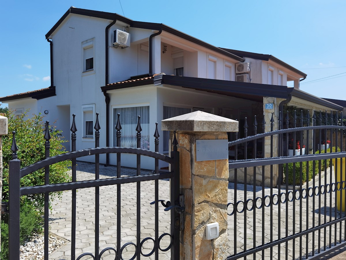 Poreč, 5km, lepa, dvojna hiša z bazenom