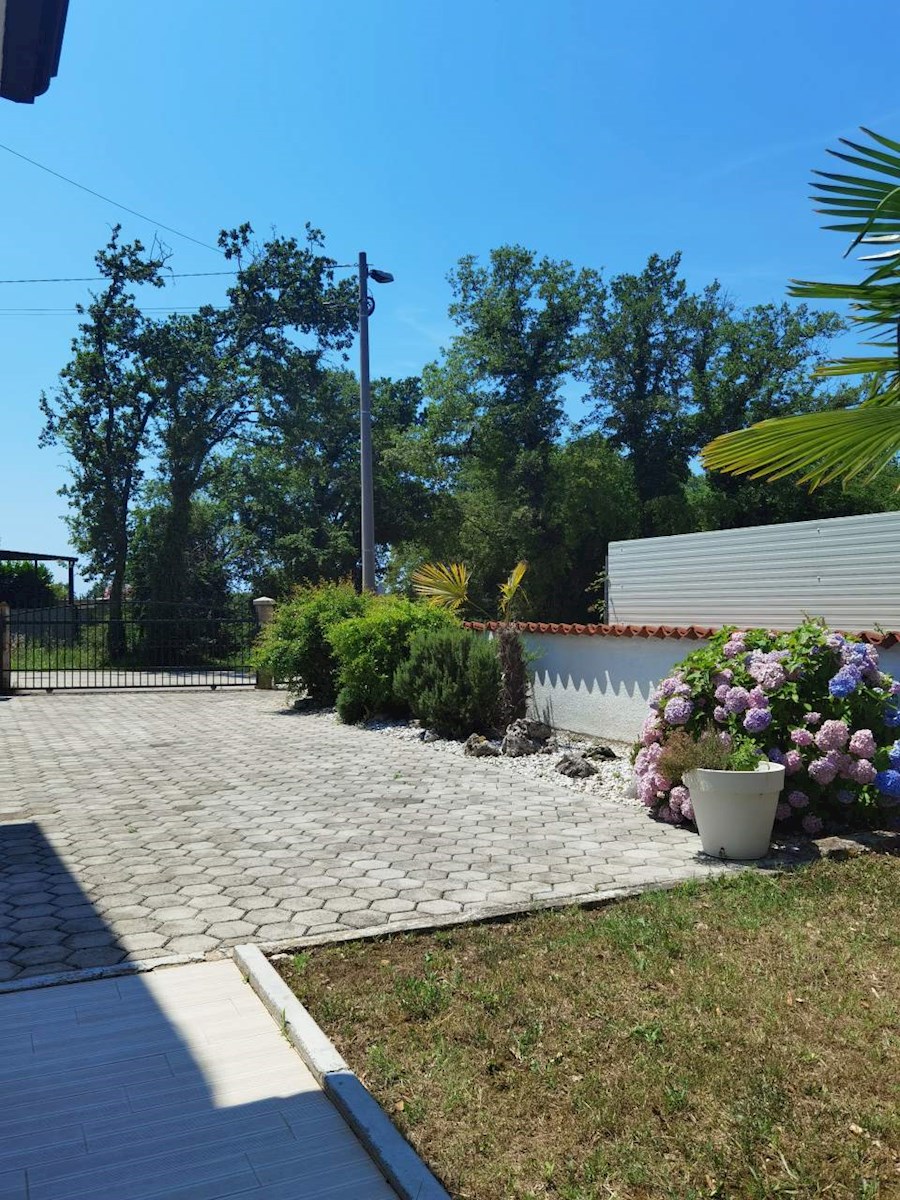 Poreč, 5km, lepa, dvojna hiša z bazenom