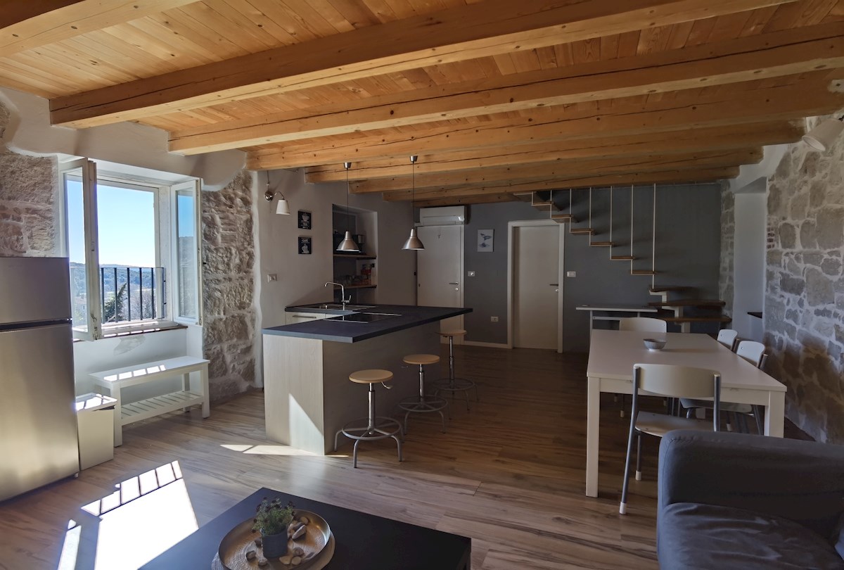Vrsar - Duplex stanovanje z rustikalnim šarmom v samem centru