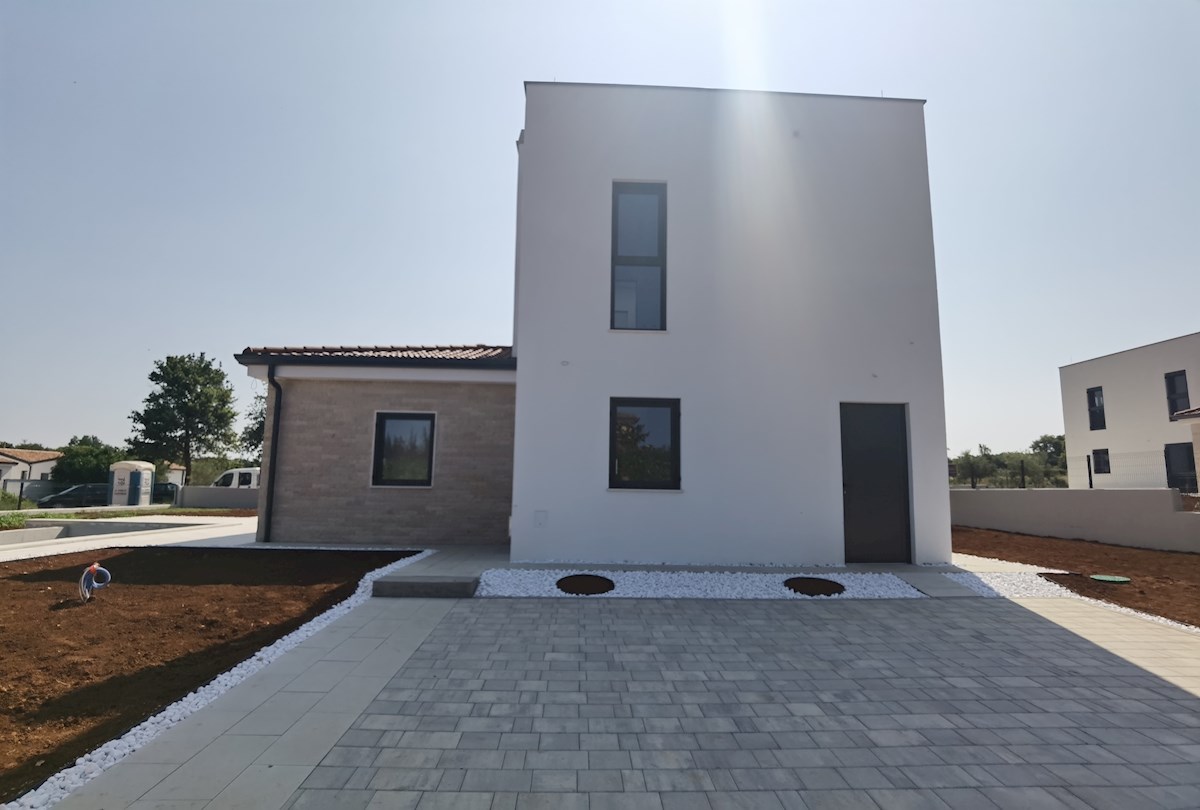 Moderna vila z bazenom in pogledom na morje - Poreč, 6 km od morja
