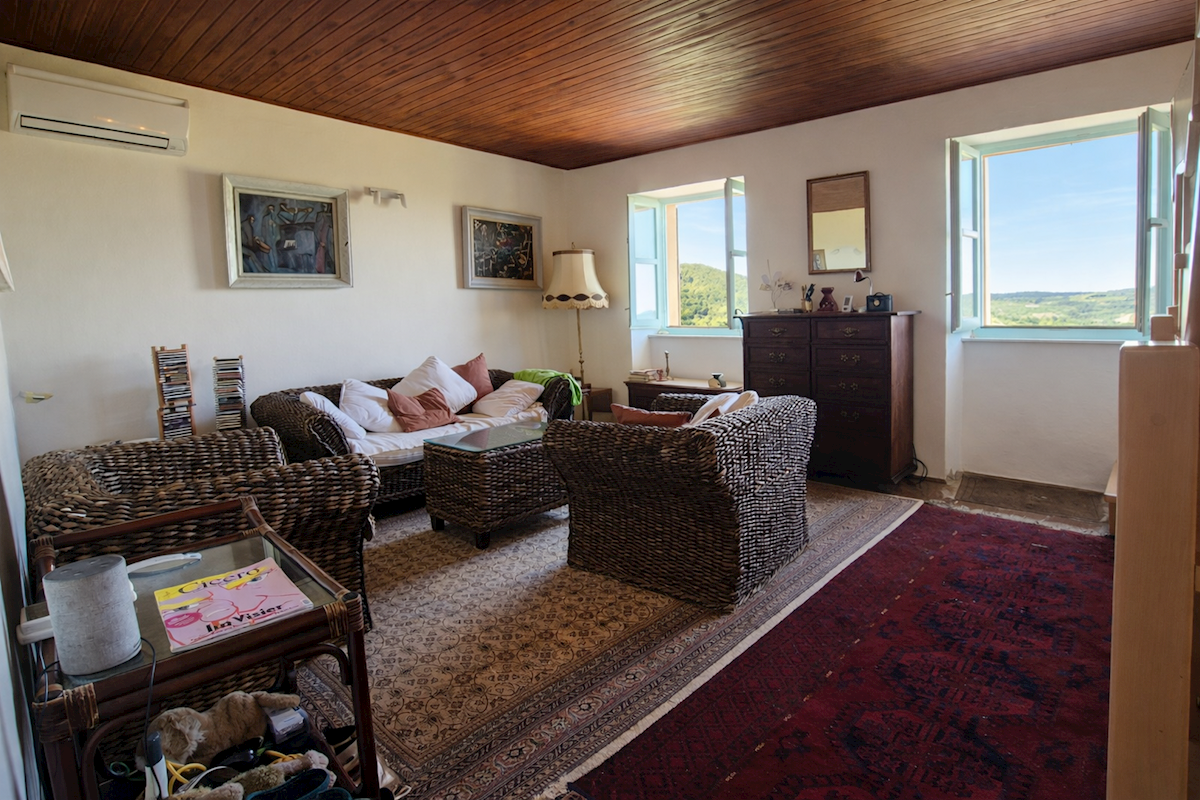 Motovun – kamnita hiša s panoramskim pogledom in vrtom