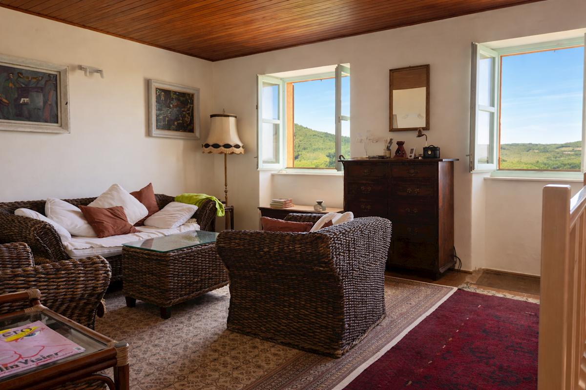 Motovun – kamnita hiša s panoramskim pogledom in vrtom