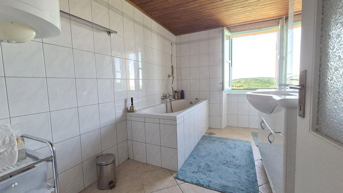 Motovun – kamnita hiša s panoramskim pogledom in vrtom