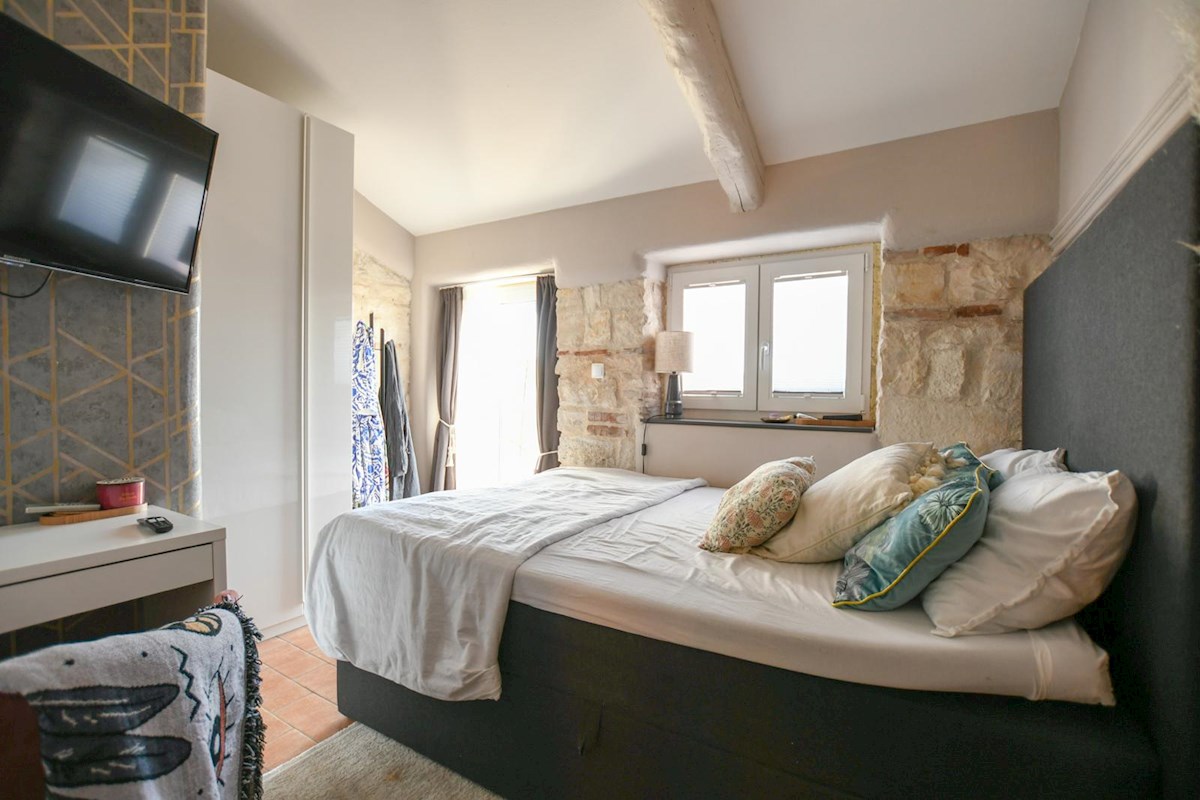 Duplex stanovanje v centru Poreča, 500 m od morja, 46 m², klima + kamin, terasa, v bližini vseh vsebin