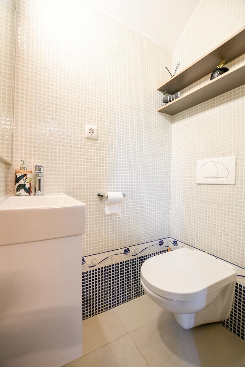 Duplex stanovanje v centru Poreča, 500 m od morja, 46 m², klima + kamin, terasa, v bližini vseh vsebin