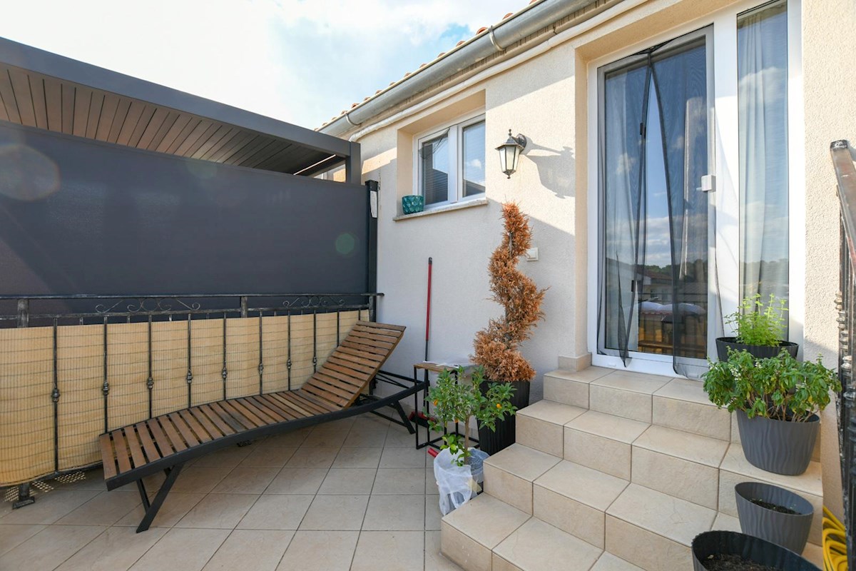 Duplex stanovanje v centru Poreča, 500 m od morja, 46 m², klima + kamin, terasa, v bližini vseh vsebin