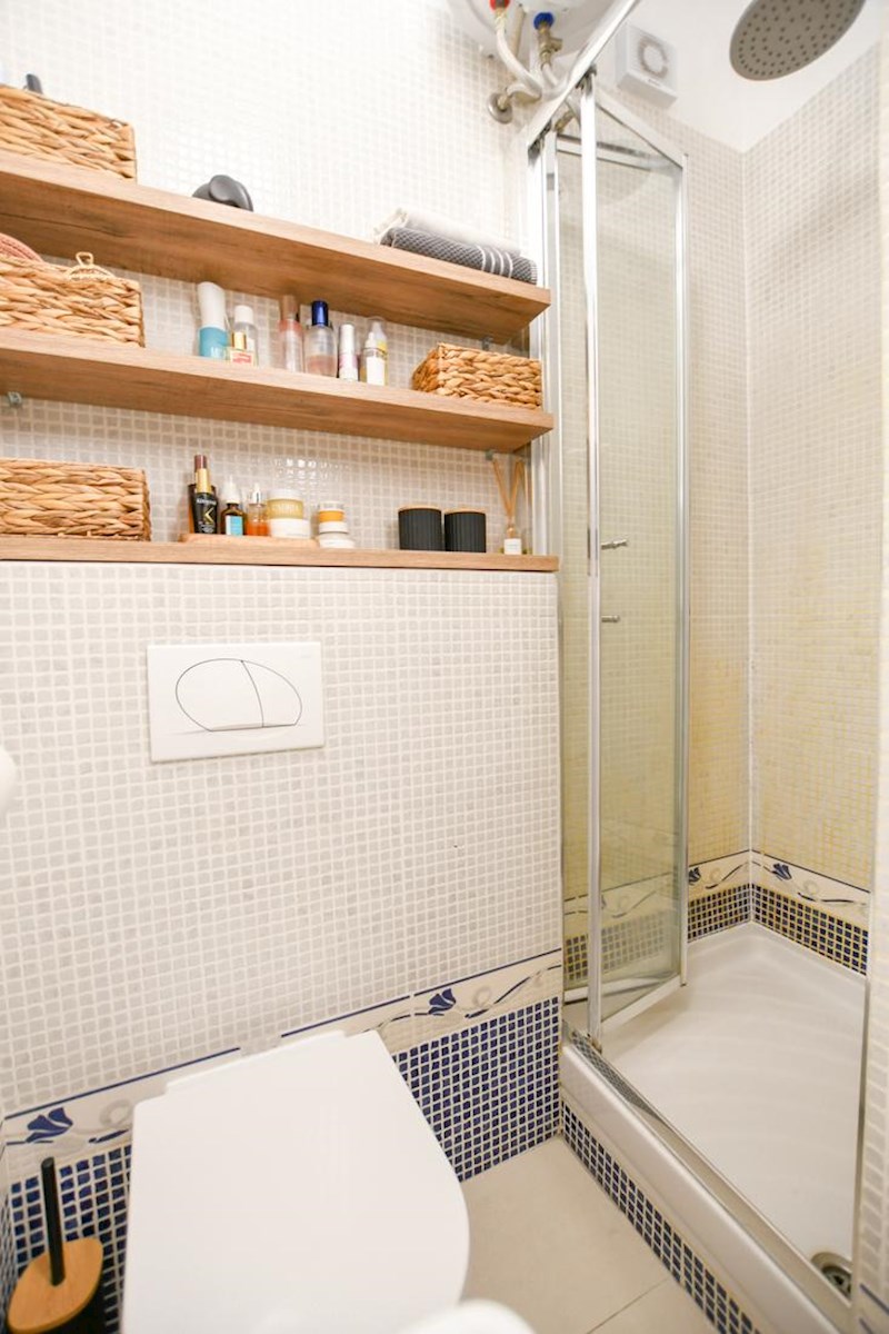 Duplex stanovanje v centru Poreča, 500 m od morja, 46 m², klima + kamin, terasa, v bližini vseh vsebin