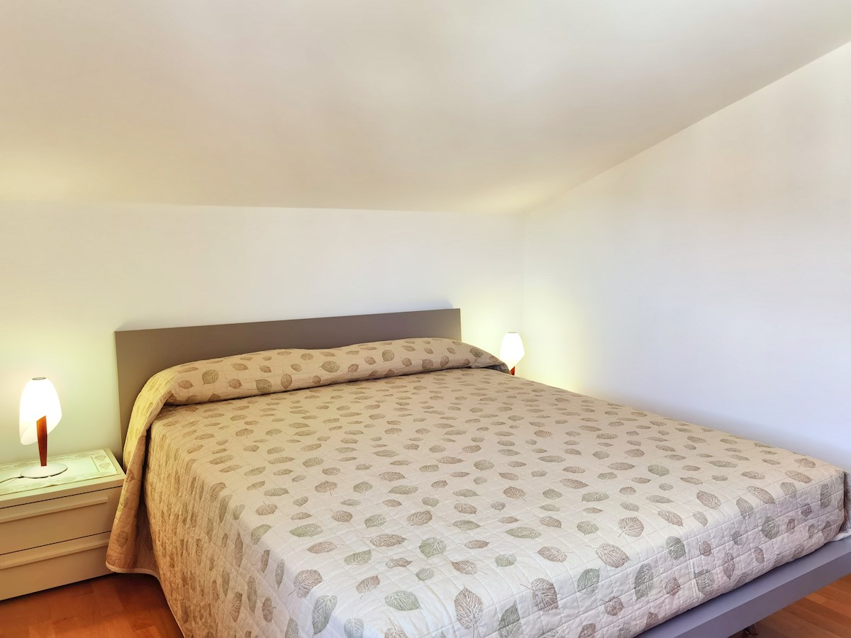 Poreč: Opremljeno stanovanje z 2 spalnicama in pogledom na morje