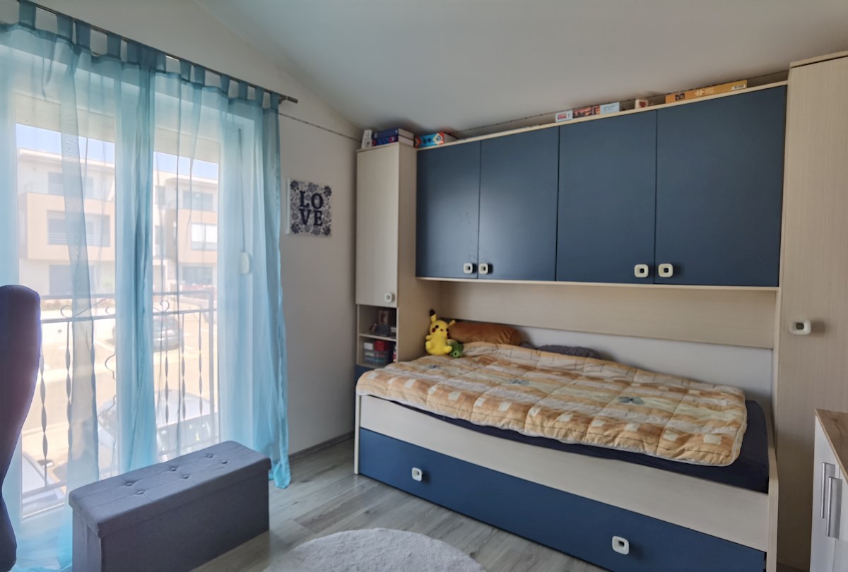 Poreč, 5km, opremljeno stanovanje za prodajo v prvem nadstropju