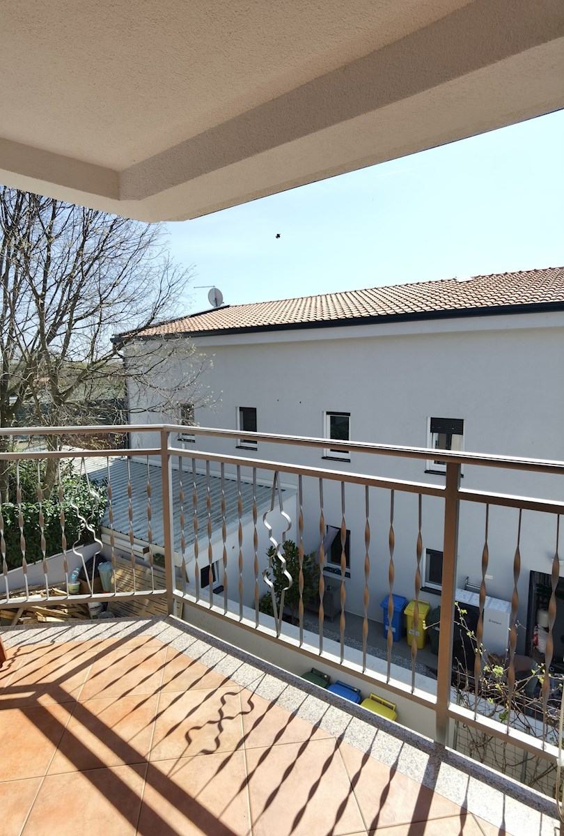 Poreč, 5km, opremljeno stanovanje za prodajo v prvem nadstropju
