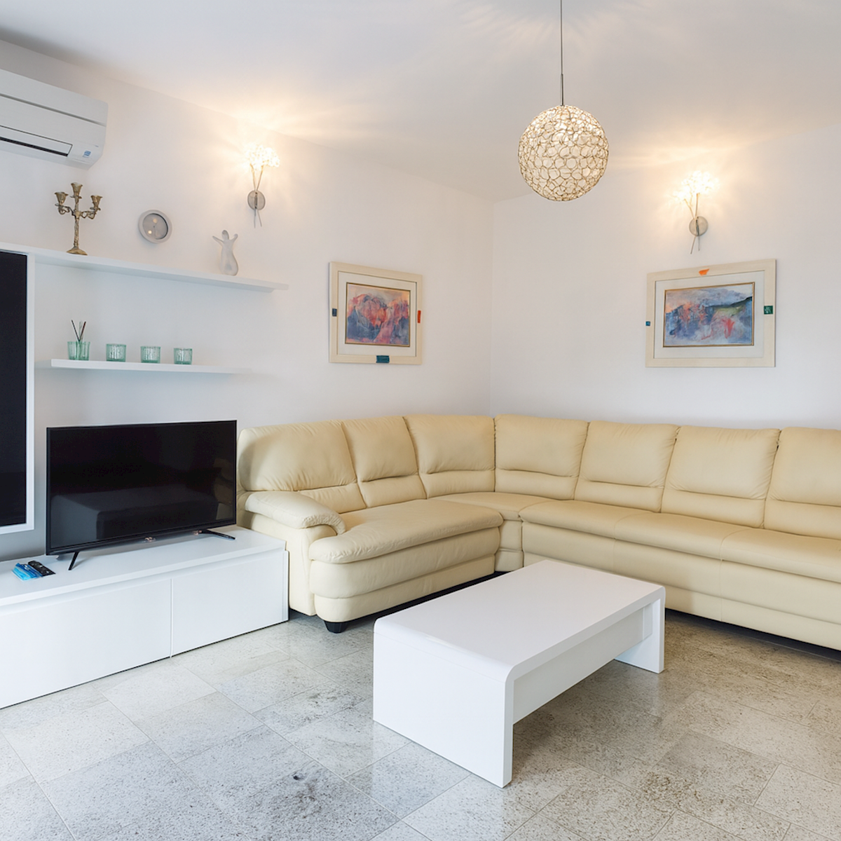 POREČ – DVOJČEK - DVE HIŠE NA PARCELI 748 m² – ODLIČNA INVESTICIJA