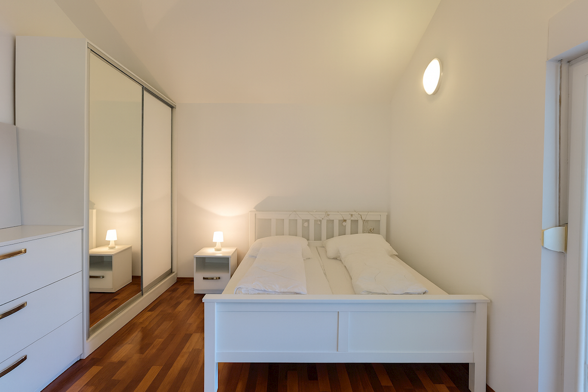 POREČ – DVOJČEK - DVE HIŠE NA PARCELI 748 m² – ODLIČNA INVESTICIJA