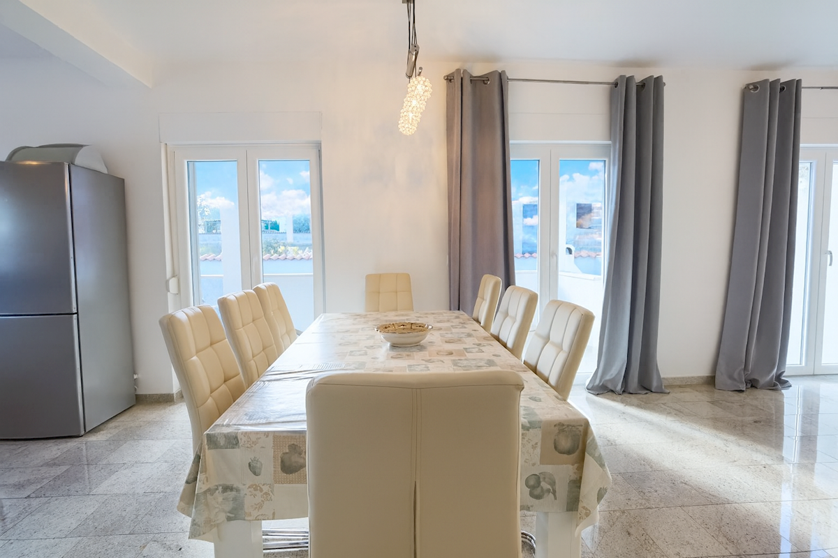 POREČ – DVOJČEK - DVE HIŠE NA PARCELI 748 m² – ODLIČNA INVESTICIJA