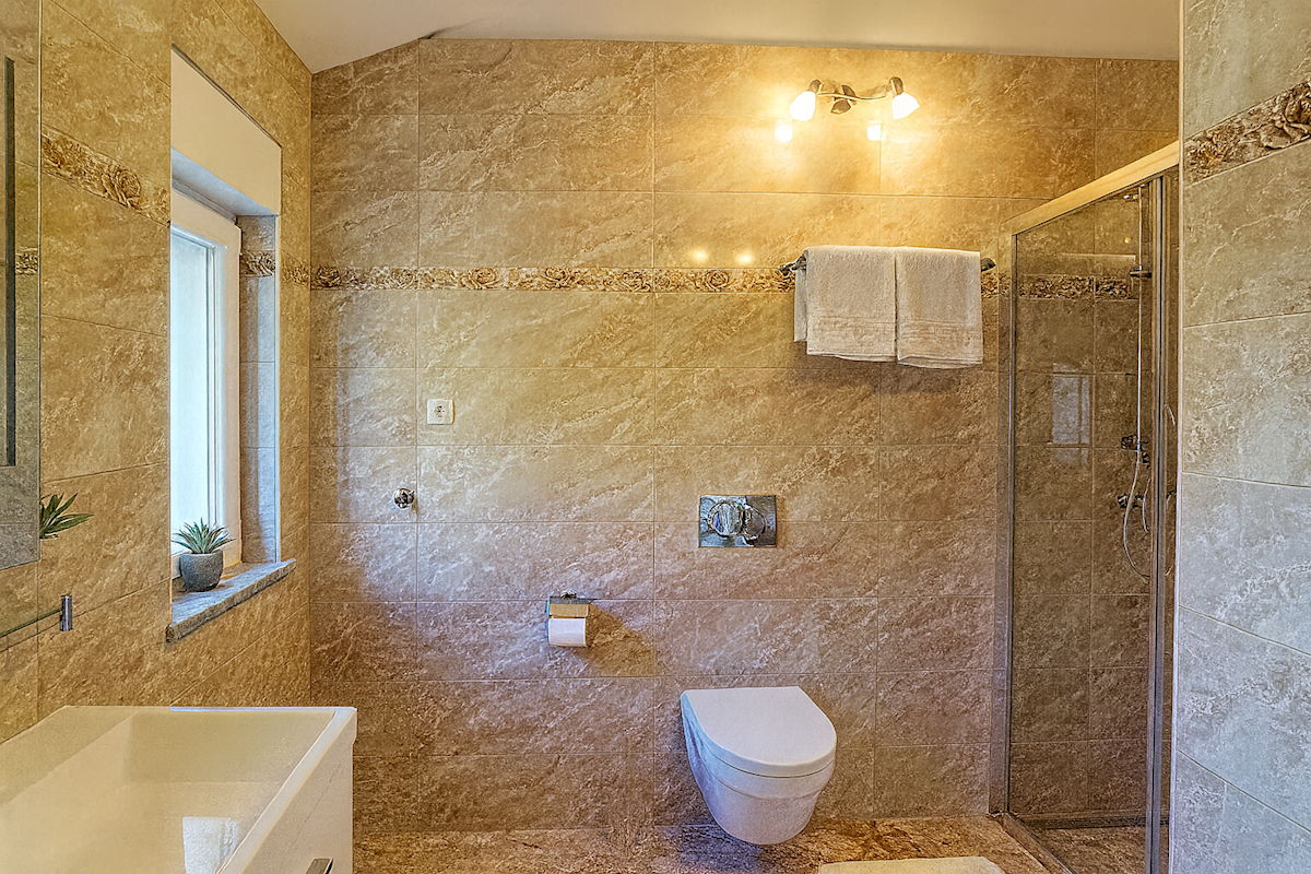 POREČ – DVOJČEK - DVE HIŠE NA PARCELI 748 m² – ODLIČNA INVESTICIJA